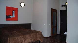 Гостиница Эрмитаж Краснодар Улучшенный двухместный номер с 1 кроватью-1